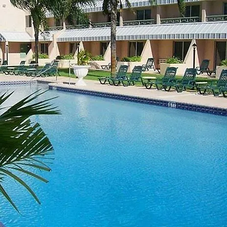 Castaways Resort And Suites
